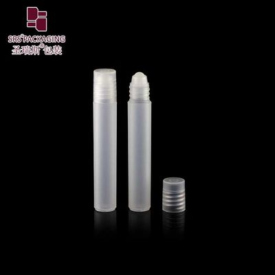 Frasco roll-on de plástico branco de 8ml para óleo essencial, acabamento fosco, tampa de rosca, impressão de logotipo disponível