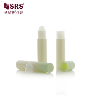 Frasco roll-on branco com tampa verde de 10ml para óleos essenciais/perfumes com acabamento liso